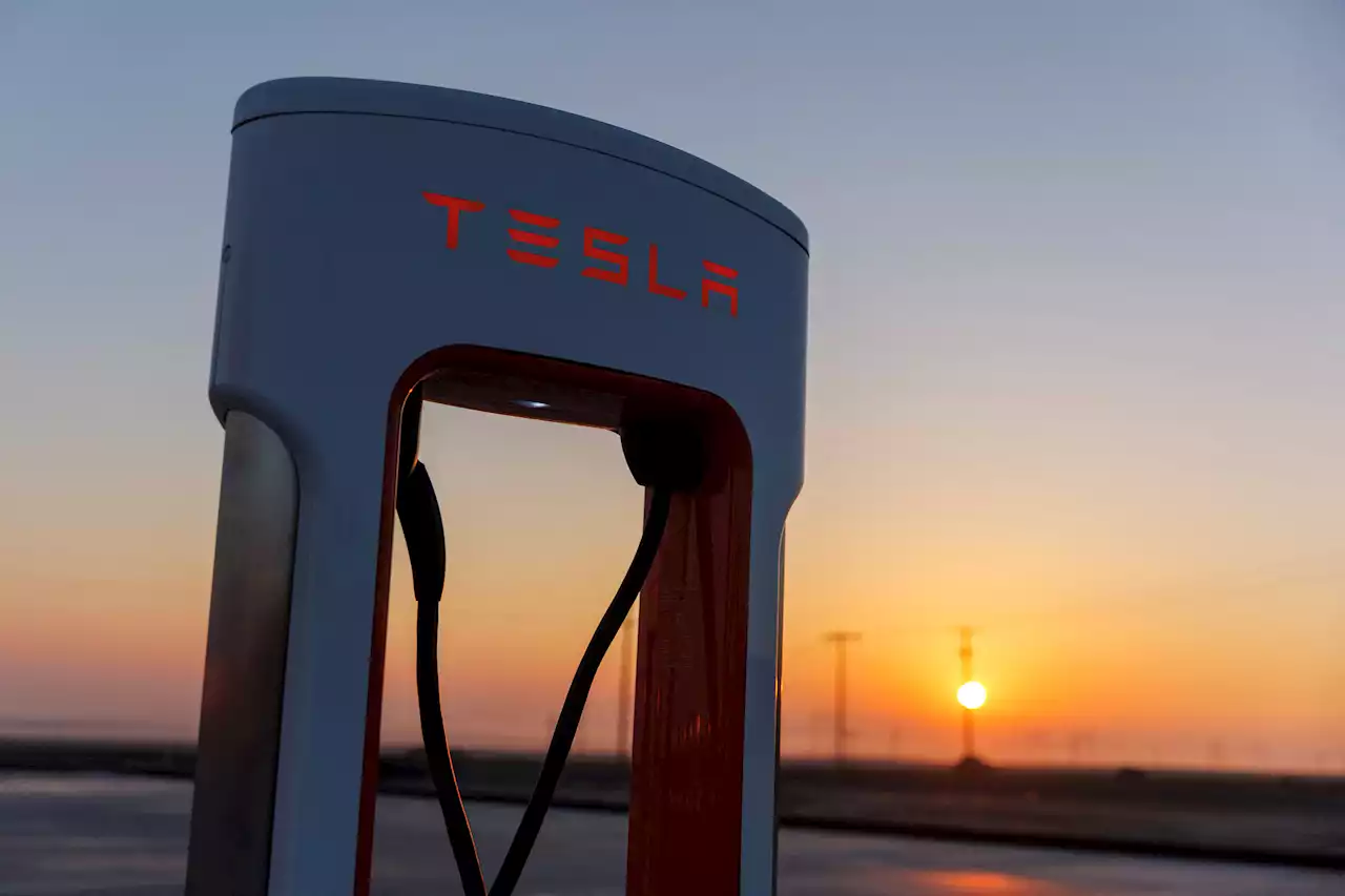 Tesla will open up 7,500 charging stations to other EVs by 2024 | Engadget