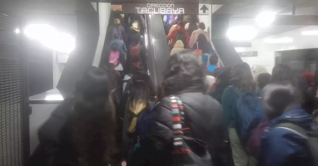 Retiran tren de Línea 9 del Metro y provoca avance lento