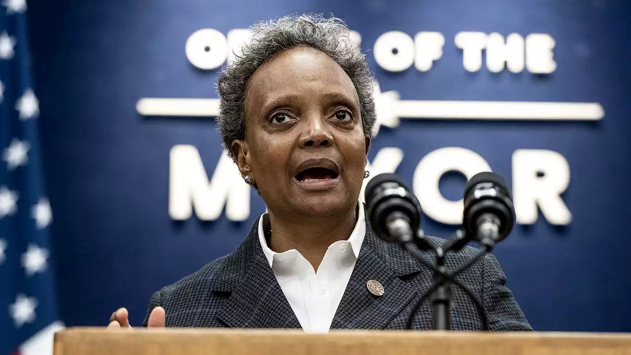 Lori Lightfoot slammed for gaslighting Chicagoans over declining police numbers: 'Smoke and mirrors'