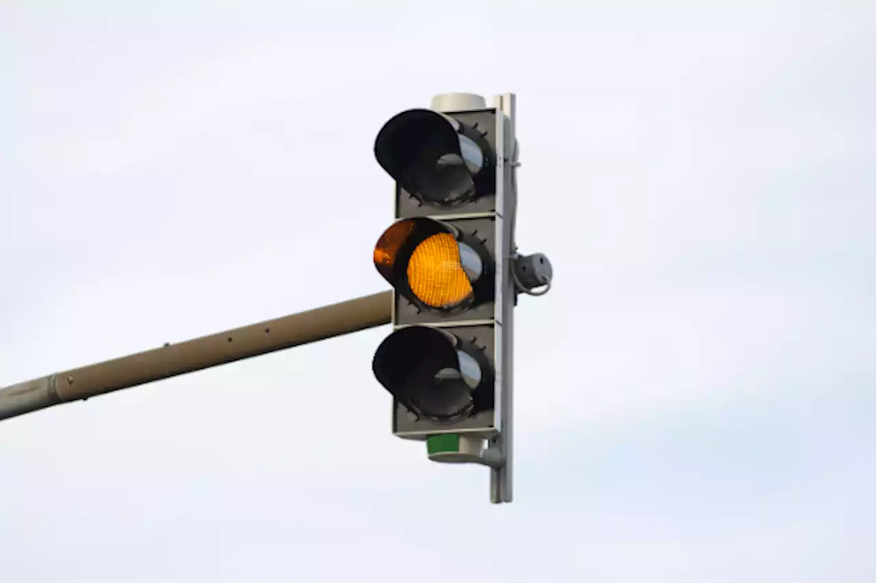 Mandatory installation of traffic light timers sought in Senate