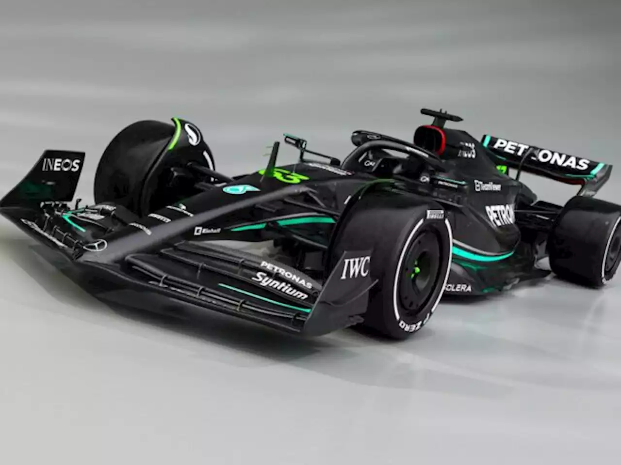 Mercedes W14 Formula 1: Kembali ke Hitam