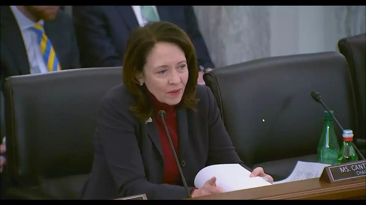 Cantwell grills FAA head on safety of air travel, recent close calls