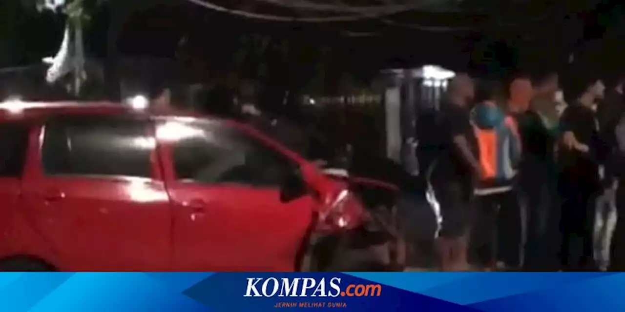 Tidak Tahu Jalan Satu Arah, Dua Mobil 'Adu Banteng' di Kemang