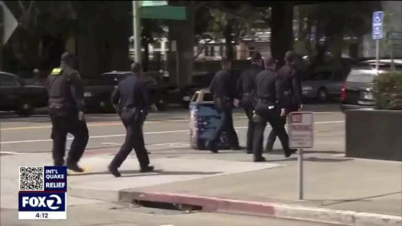 Oakland police foot patrols returning to business districts