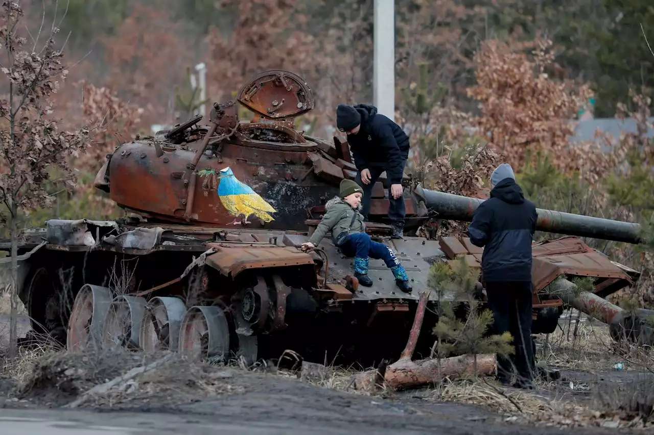 Guerre en Ukraine, jour 357 : des combats « pour chaque mètre », des milliards pour l’aide humanitaire