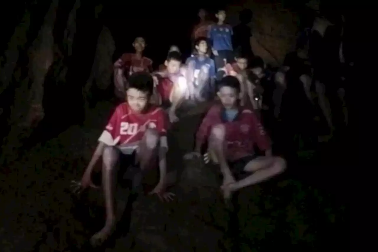 Reino Unido: murió Duangphet Phromthep, uno de los 12 adolescentes rescatados de una cueva en Tailandia en 2018