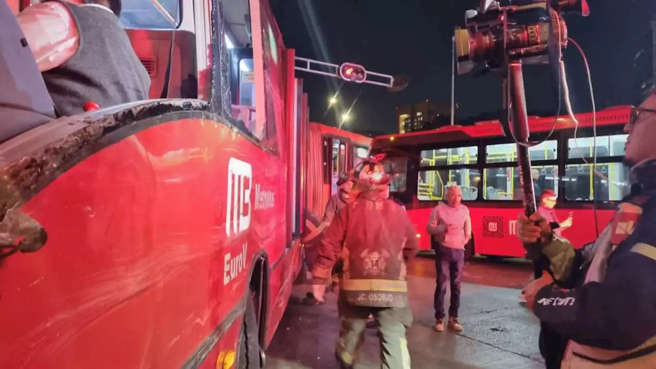 Tras choque entre unidades del Metrobús, diputados piden 'reestructurar' el transporte público en CDMX