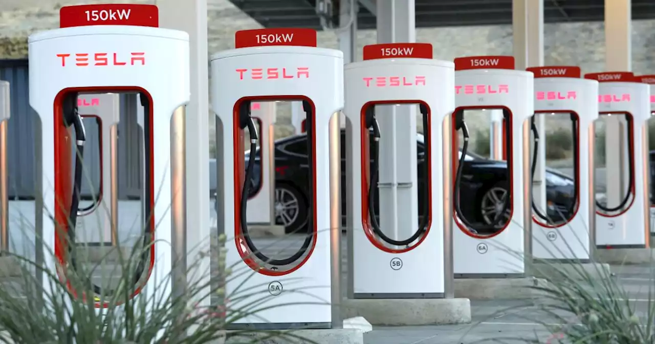 U.S. government will pay Tesla to open its charger network to non-Tesla EVs