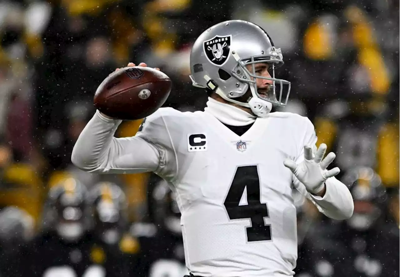 Raiders give Derek Carr his freedom and a head start over other QBs in free agency