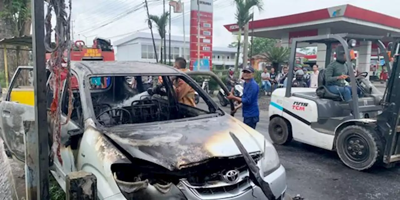 Angkut Dua Jeriken Pertalite, Mobil Ludes Terbakar di Halaman SPBU | merdeka.com