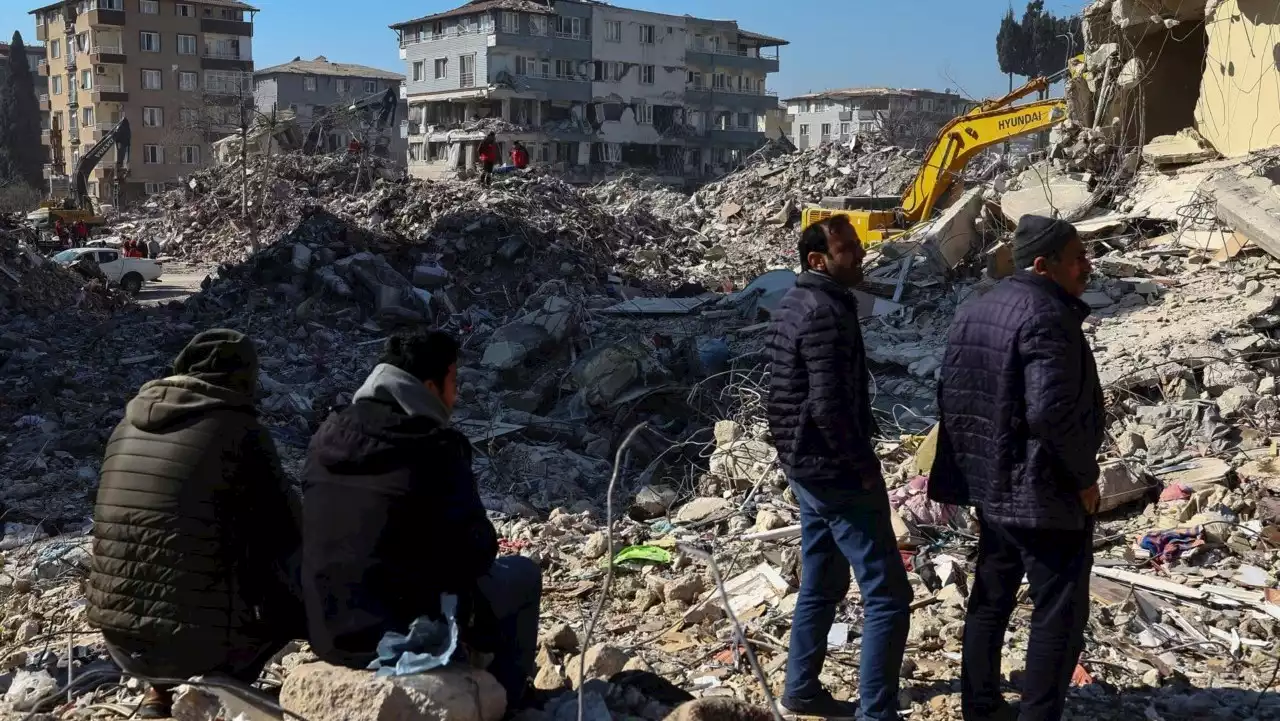 Rescatan a cinco supervivientes 9 días después del terremoto en Turquía