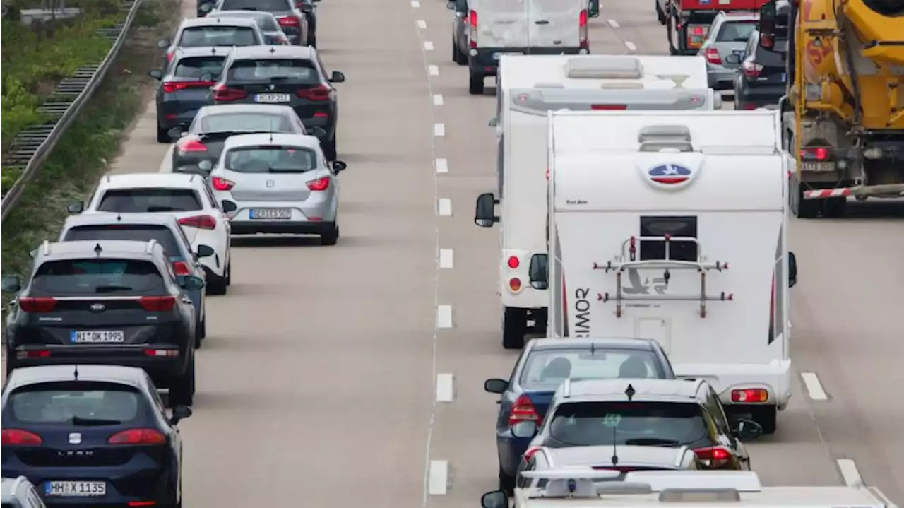 Studie: Pendler setzen trotz hoher Spritpreise aufs Auto