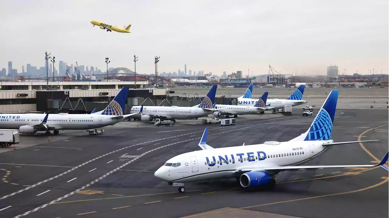 A United Airlines flight took a steep dive to just 800 feet above the Pacific Ocean