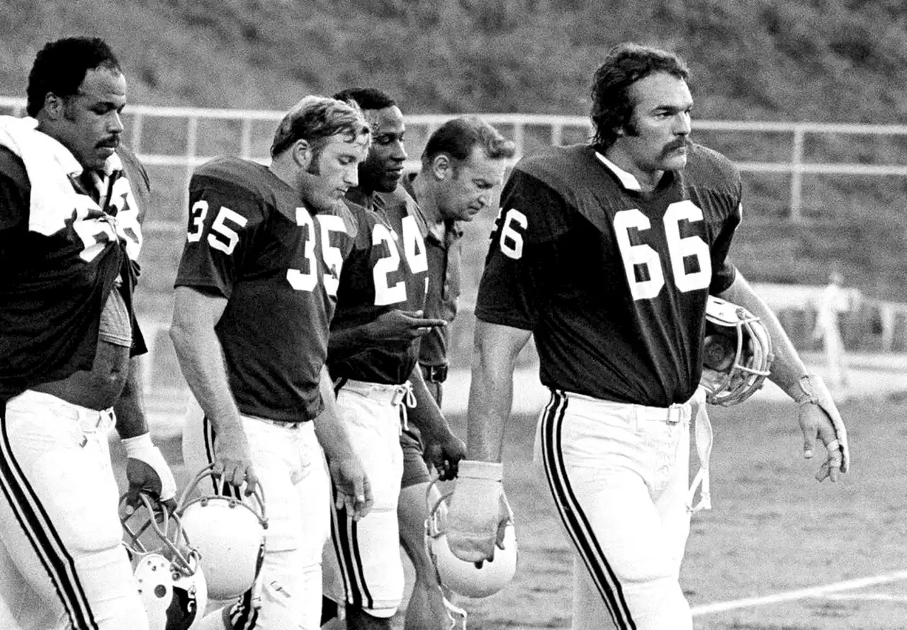 NFL’s ‘dirtiest player’ who ‘kicked Mean Joe Greene’ has died