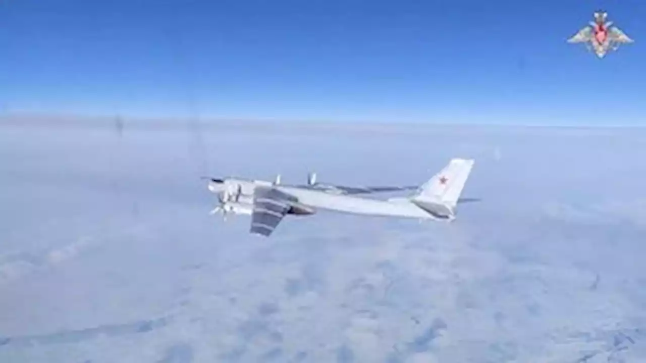 Em meio à crise dos balões, Rússia realiza exercício com bombardeiro em fronteira com Estados Unidos
