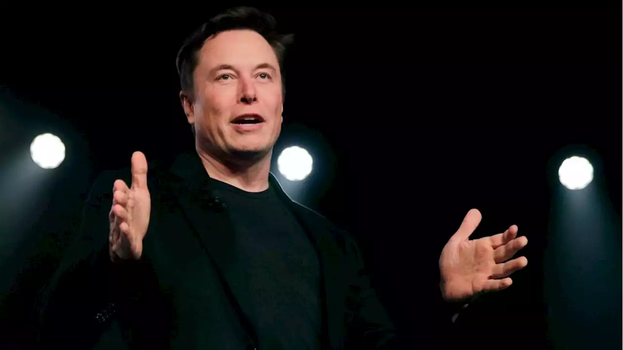 Elon Musk prepara oferta de 5 mil 500 millones de dólares para comprar al Manchester United