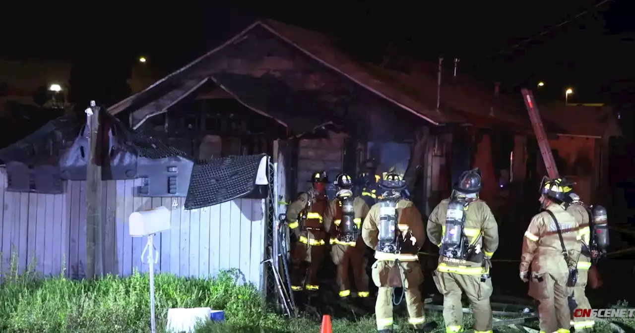 Fire destroys boarded-up home in Mountain View