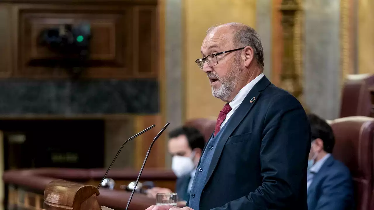 Dimite Juan Bernardo Fuentes, diputado del PSOE en el Congreso investigado por un caso de corrupción en Canarias