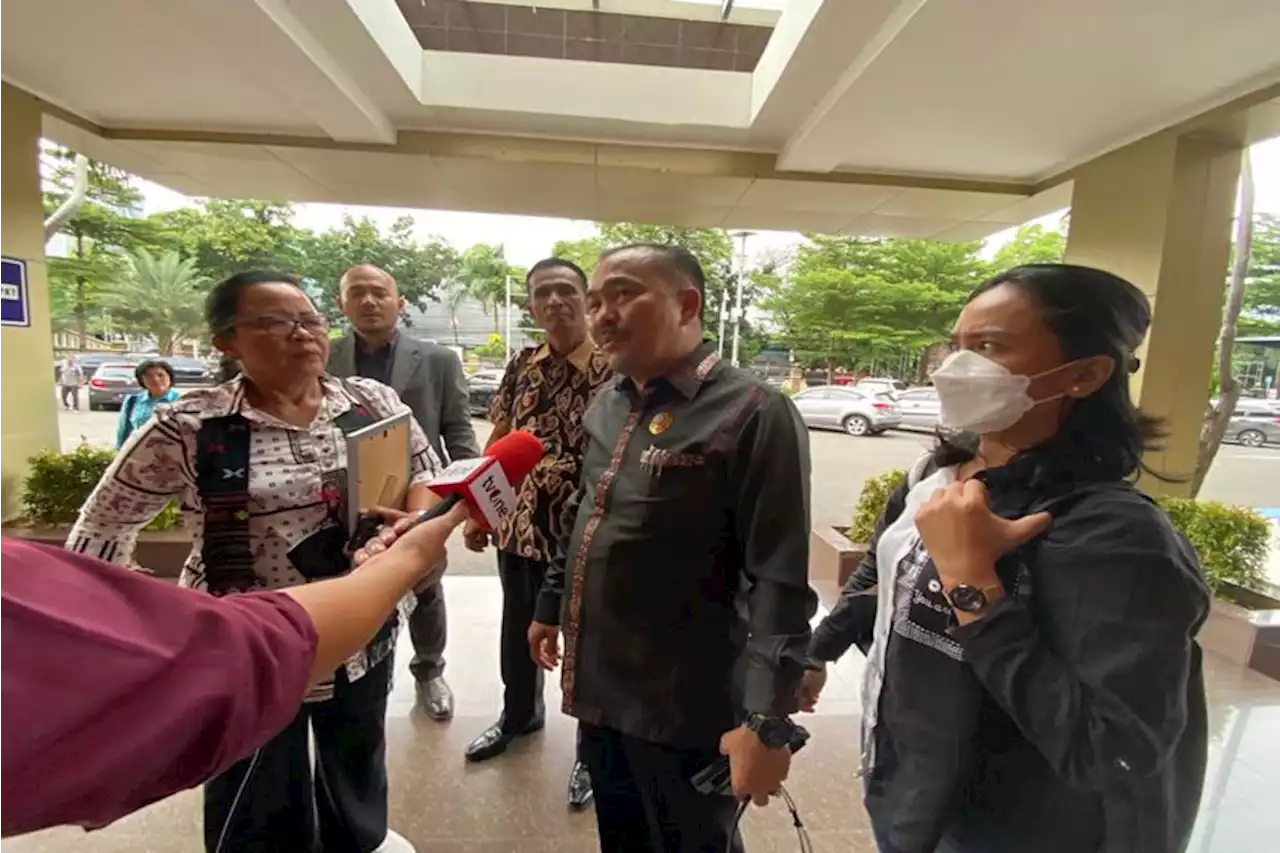 Uang Rp200 Juta di Rekening Brigadir J Raib, Pengacara dan Orang Tua Lapor ke Polres Jaksel