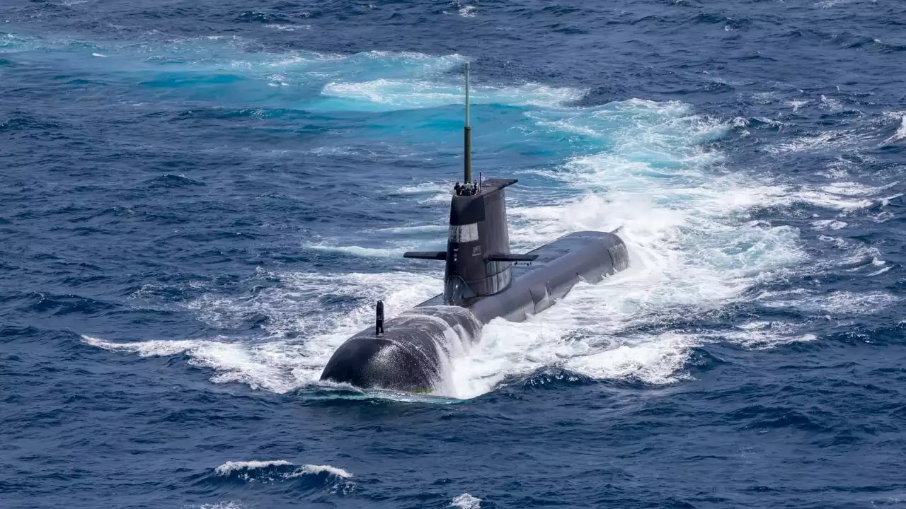 Coalition demands government buy nuclear subs 'off the shelf'