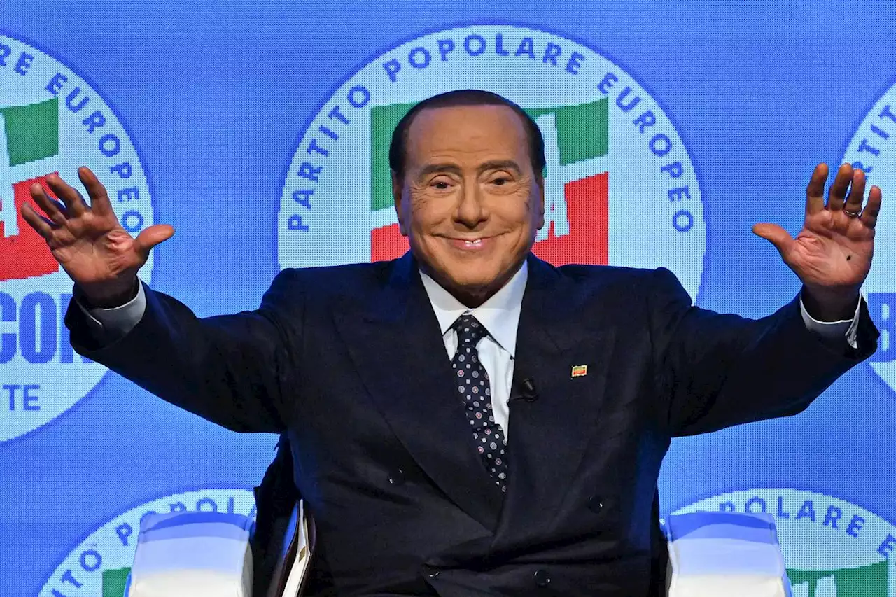 Argent liquide, voitures, cadeaux : Berlusconi jugé pour corruption dans l’affaire des soirées « bunga-bunga »