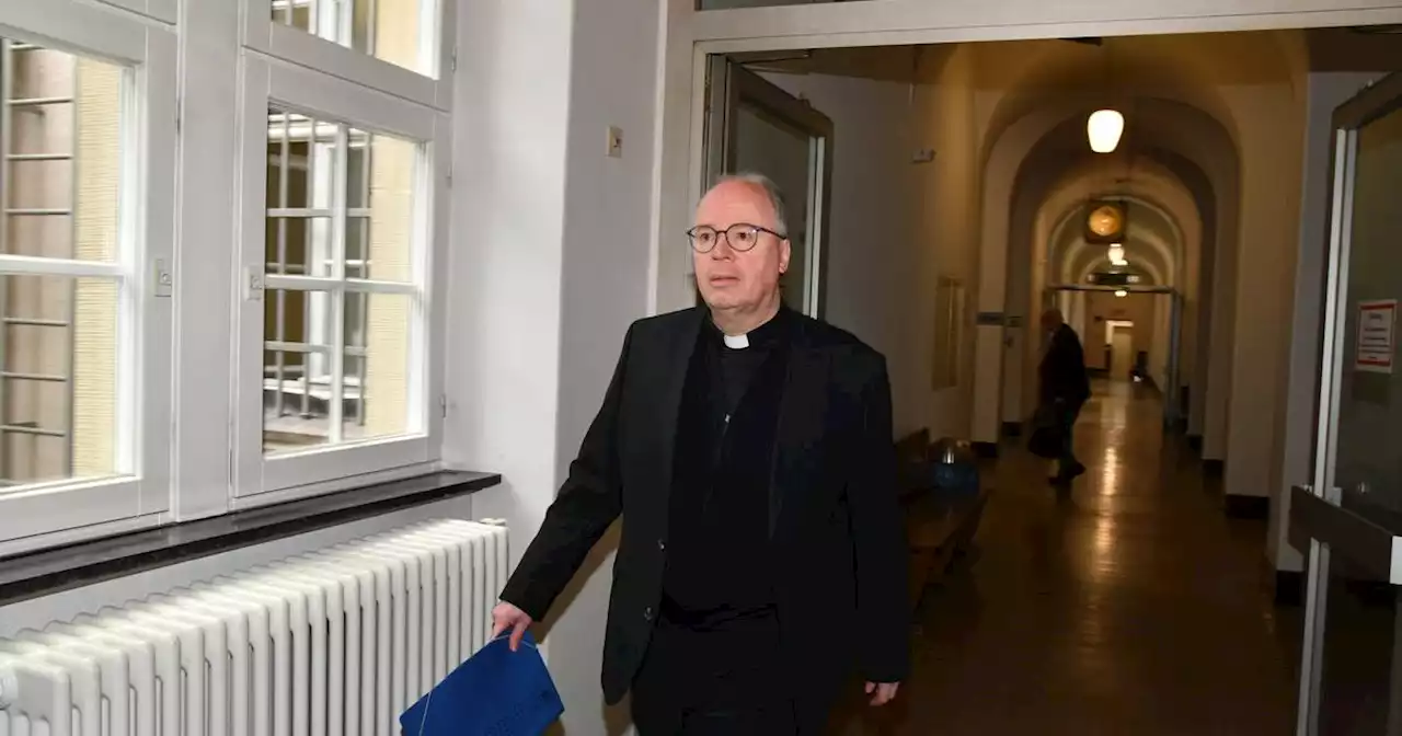 Missbrauchsprozess gegen Ex-Pfarrer von Freisen: Bischof Ackermann: Angeklagter Priester verreiste mit Minderjährigen – trotz Verbots