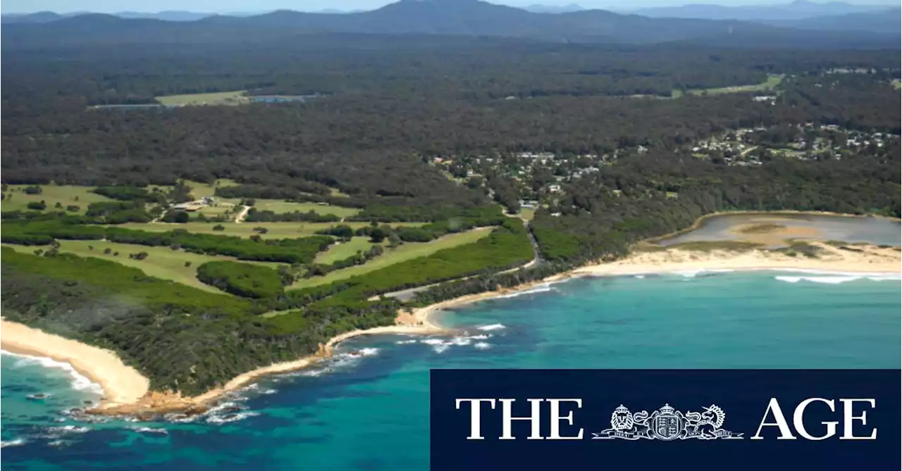 Two dead after being pulled from water at Victorian holiday spot