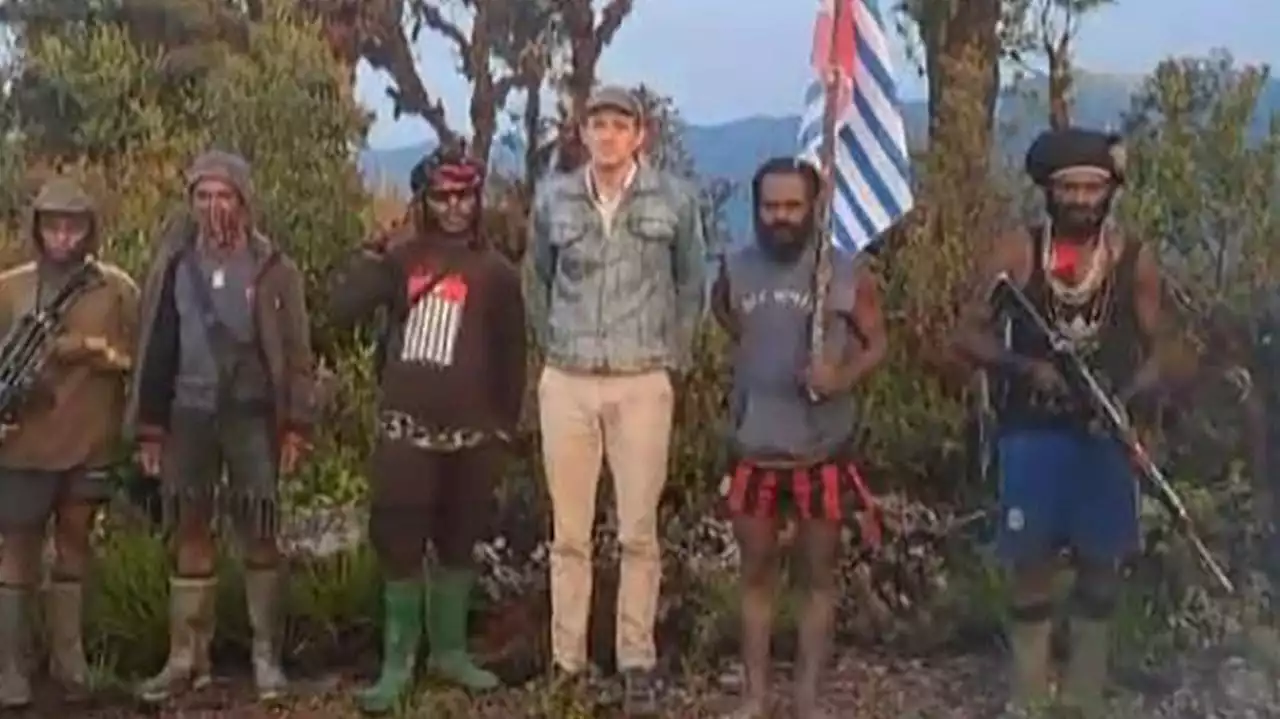 New Zealand Hostage Pictured With Armed Captors in Indonesia’s Papua Region