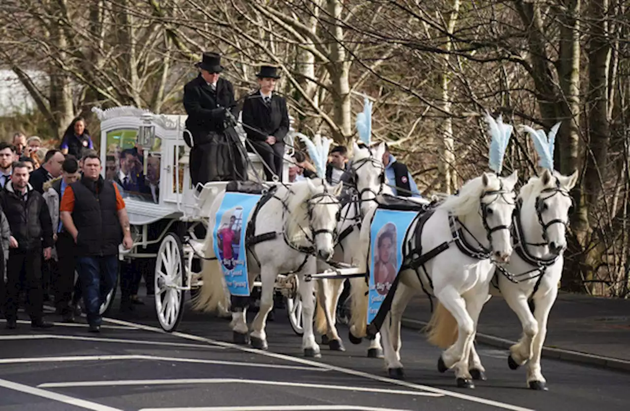 Boxers form guard of honour at funeral for John Keenan (16) who died in Galway pier tragedy