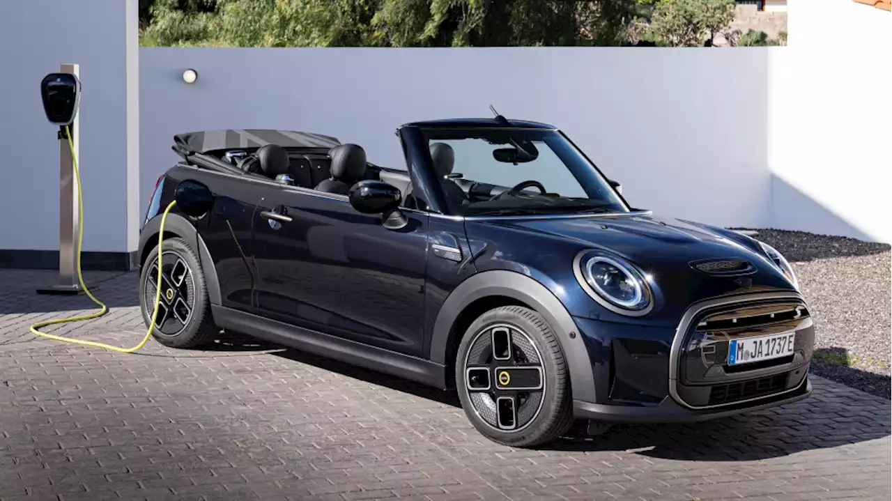 Mini Cooper SE Convertible revealed for electric top-down motoring