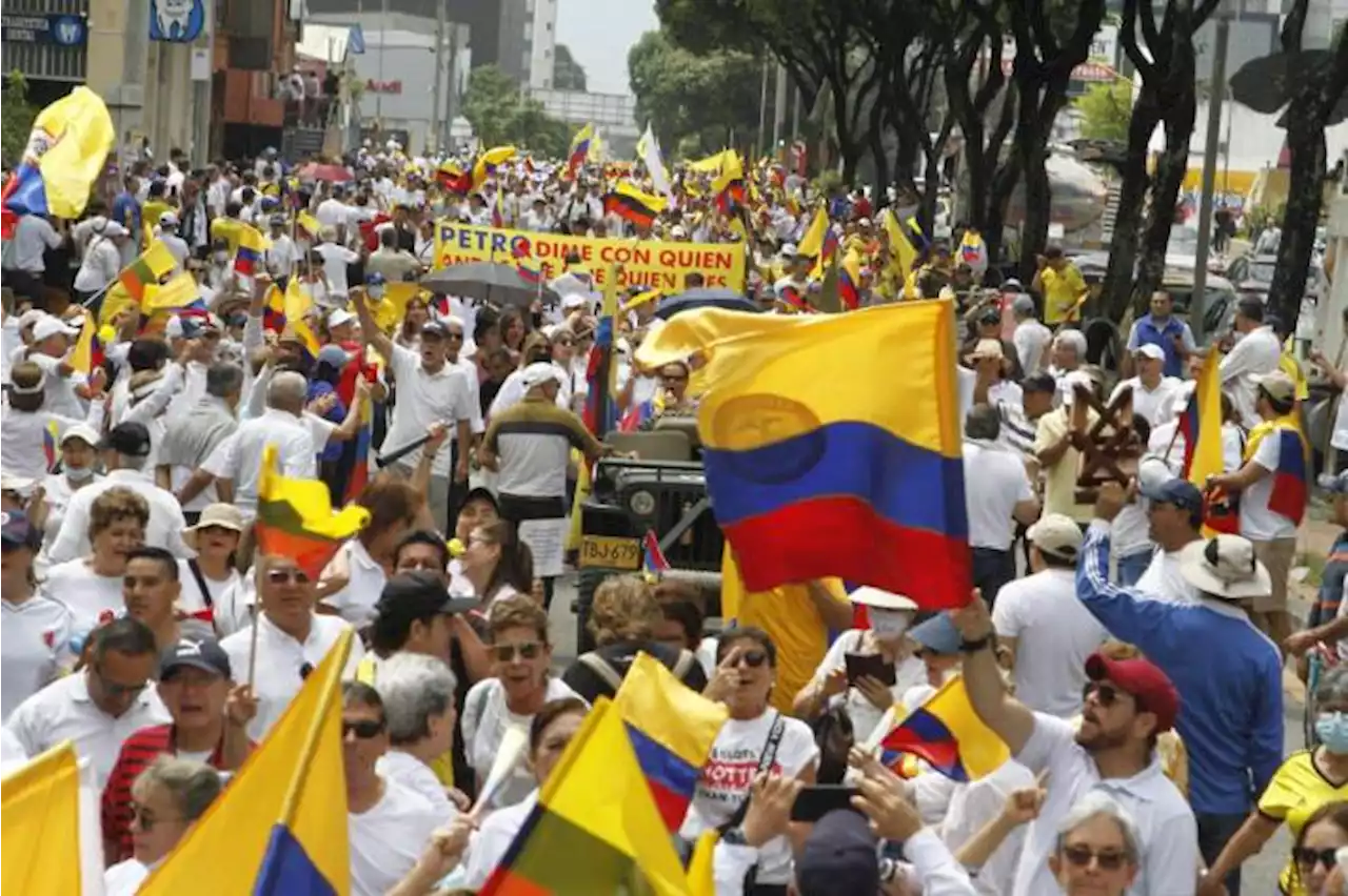 En imágenes: Multitudinaria marcha en contra de las reformas recorrió las calles de Bucaramanga