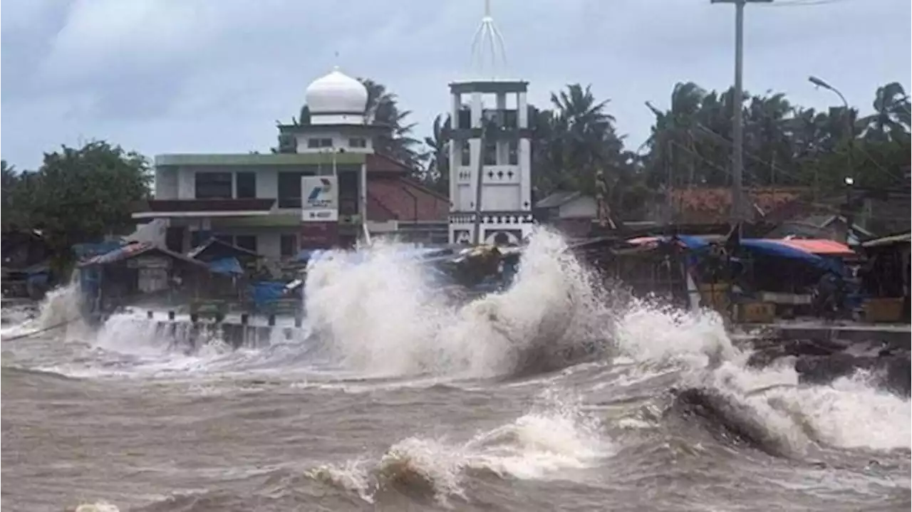 BMKG Minta Warga Pesisir Waspada Gelombang Tinggi pada 16-17 Februari 2023