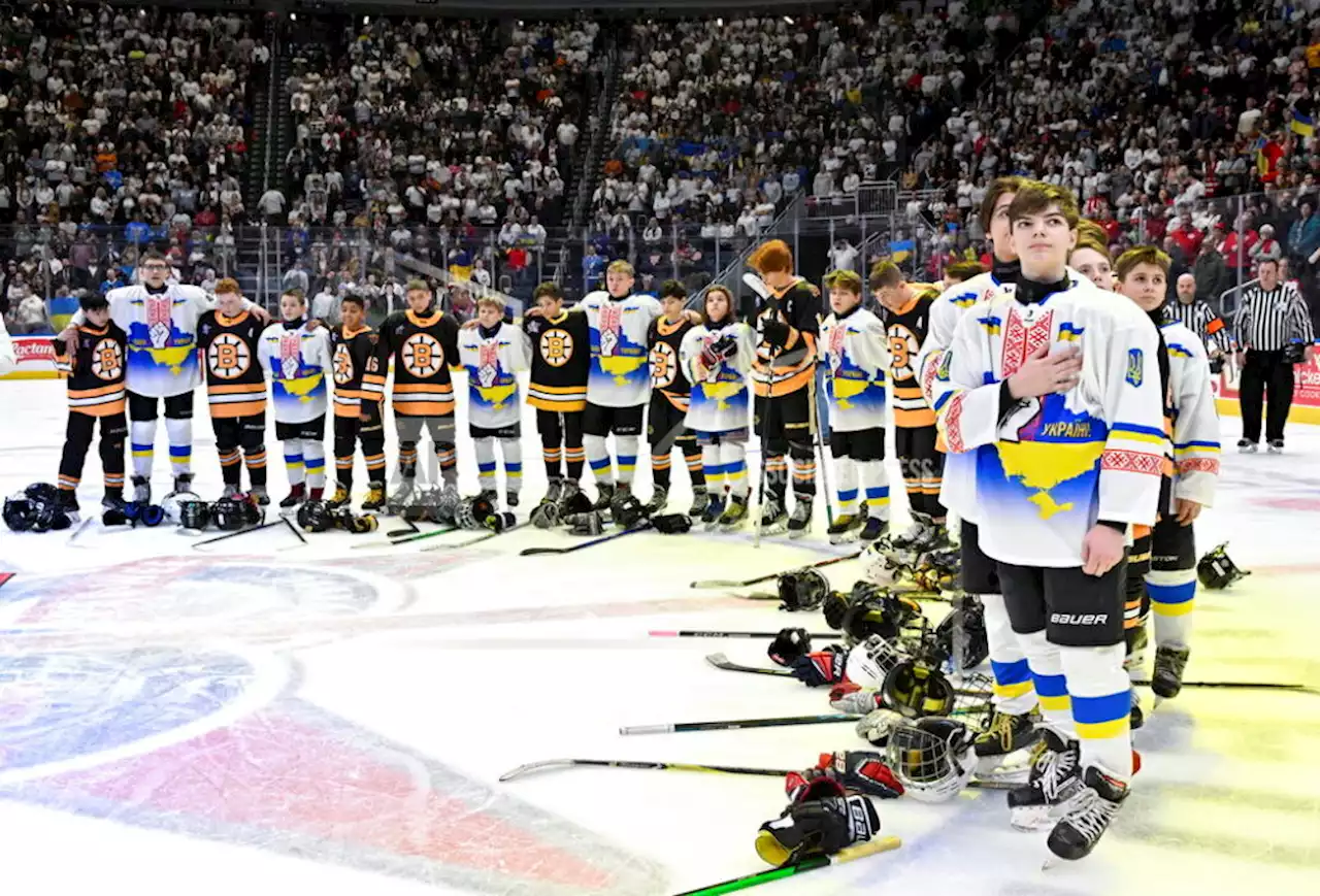 Ukrainians, Junior Bruins celebrate unity arm-in-arm on ice