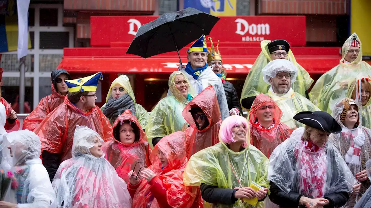 Wolken und Regentropfen an Karneval