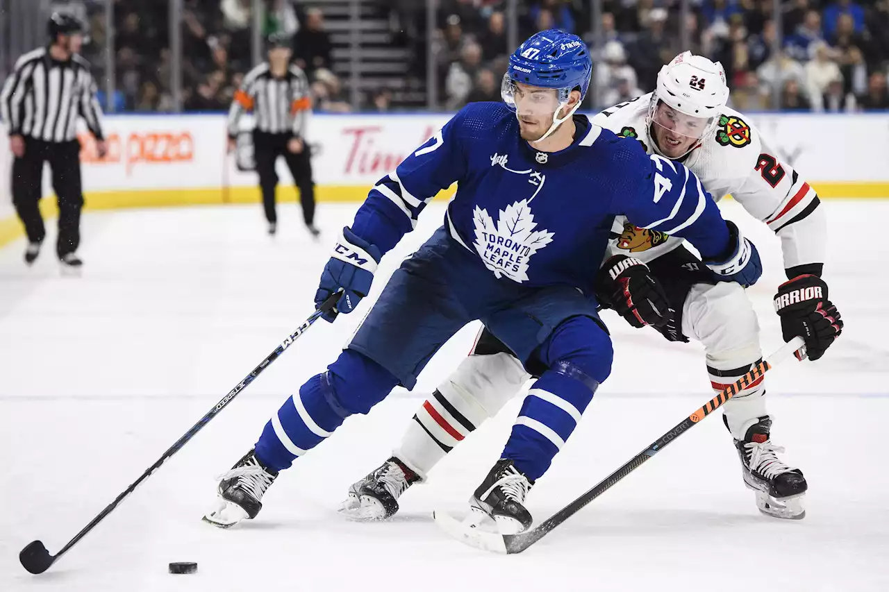 Blackhawks live up to -650 betting line in loss to Maple Leafs