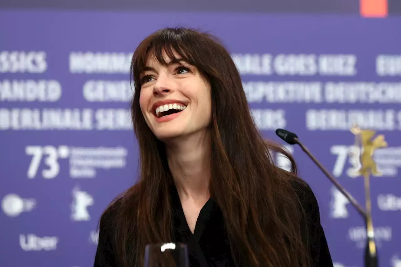 Anne Hathaway Stresses Importance Of Embracing Cinemagoing & All Types Of Movies “If This Art Form Is To Continue” – Berlin