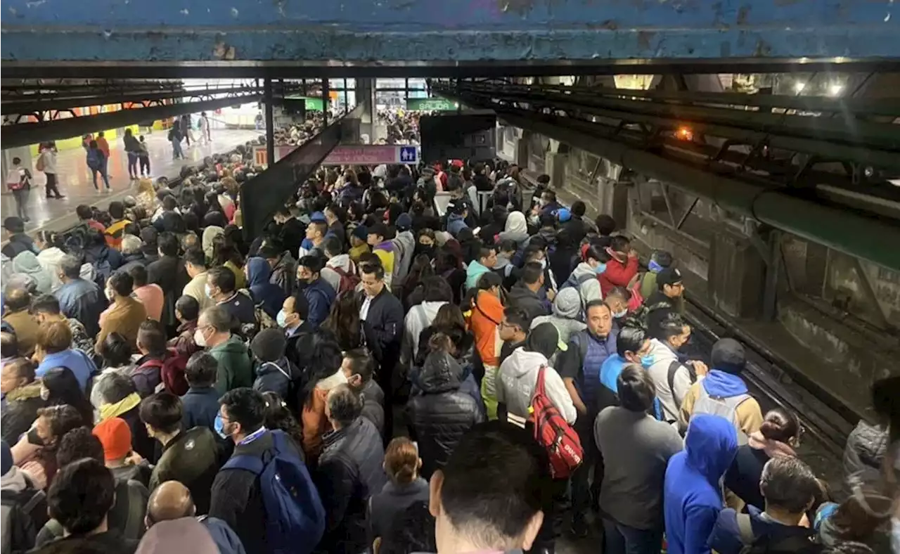 ¿Qué pasa en la Línea 8 del Metro de la CDMX?