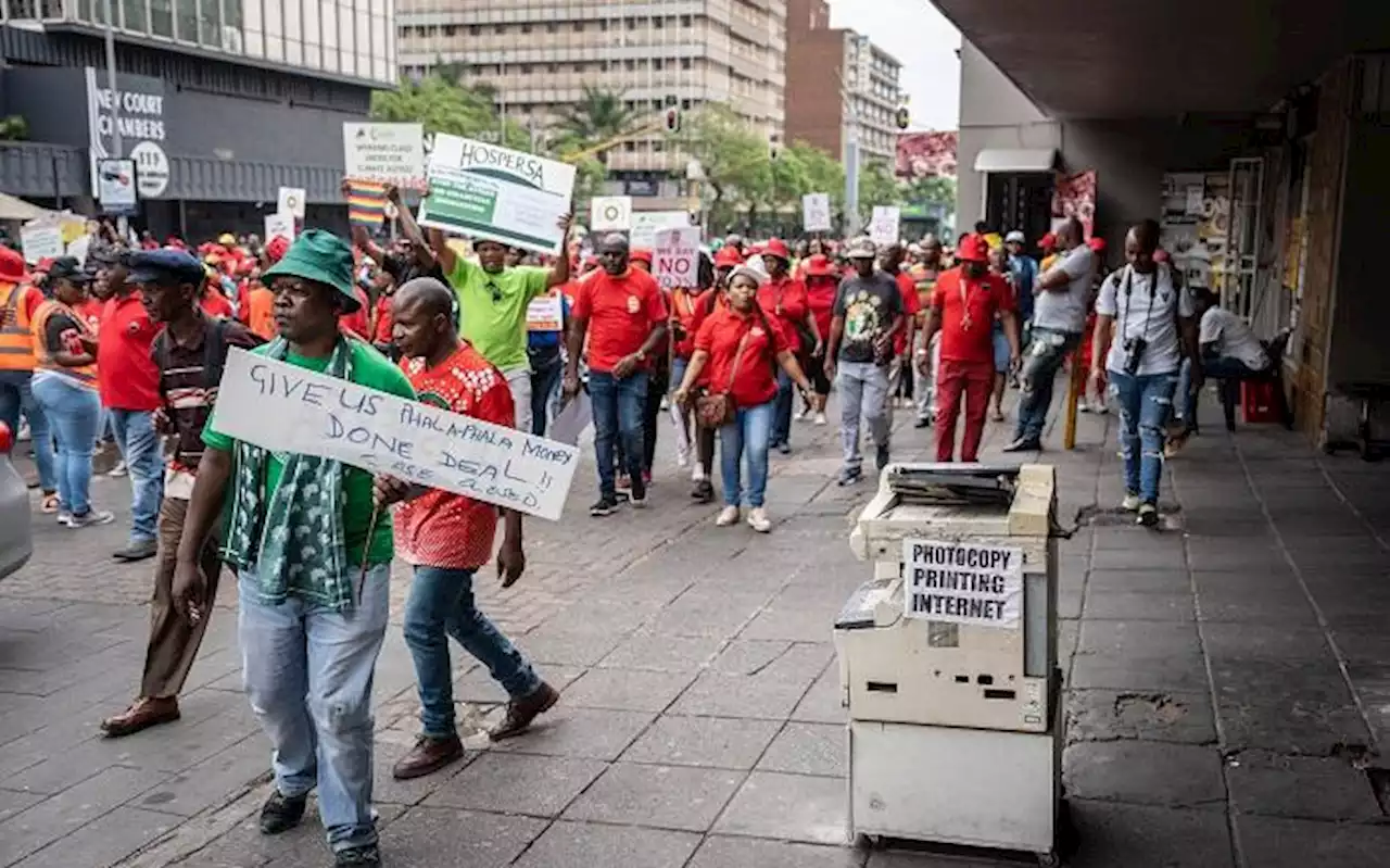 Public service unions vow to return to the picket lines in Feb