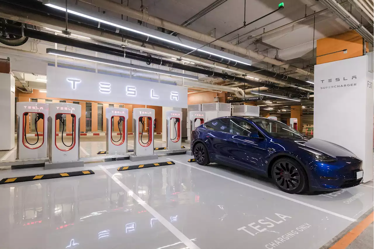 Tesla เปิดสถานี Supercharger แห่งแรกในประเทศไทย ณ เซ็นทรัลเวิลด์ ชาร์จเพียง 15 นาทีวิ่งได้ระยะทางสูงสุด 308 กม.