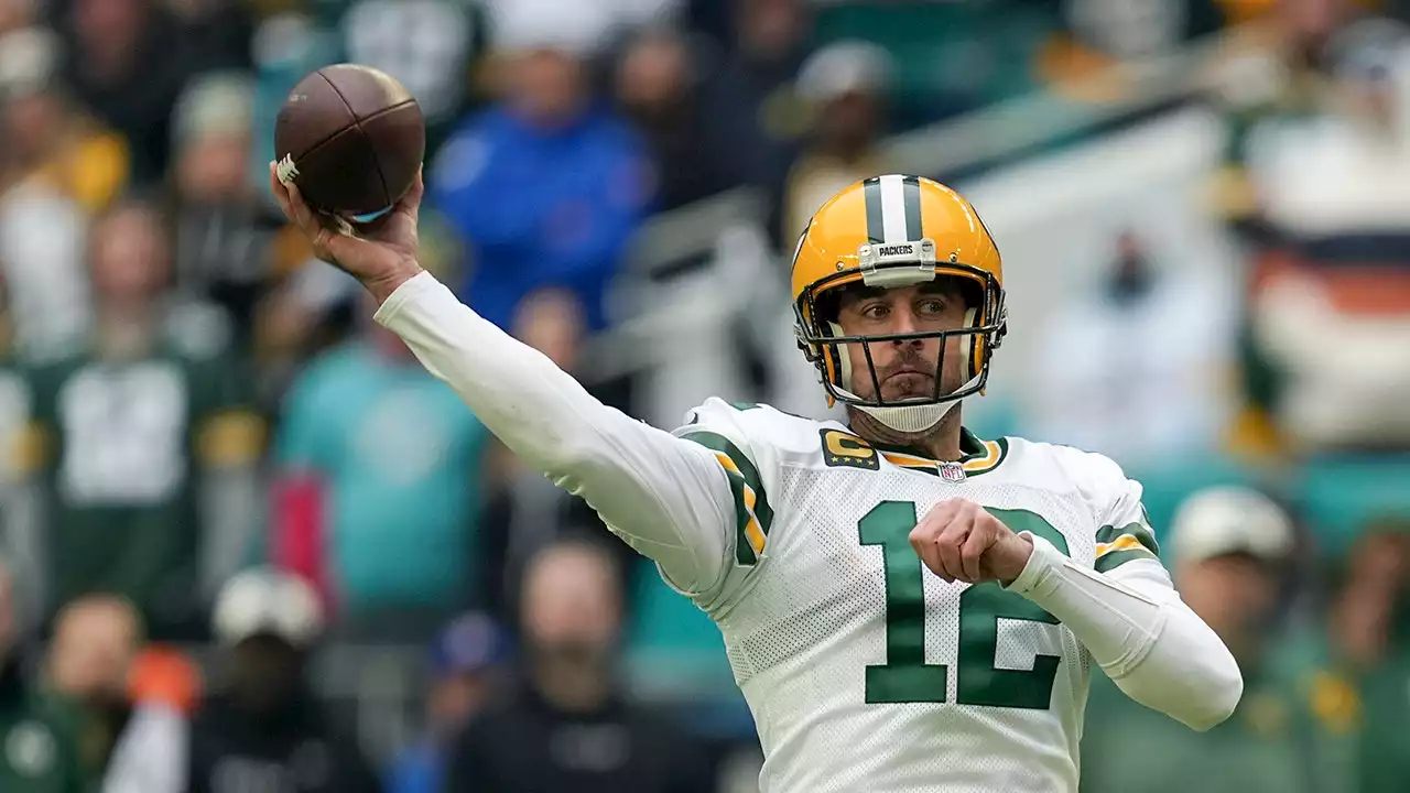 'Sensitive' Aaron Rodgers isn't cut out for New York, former Giants star says