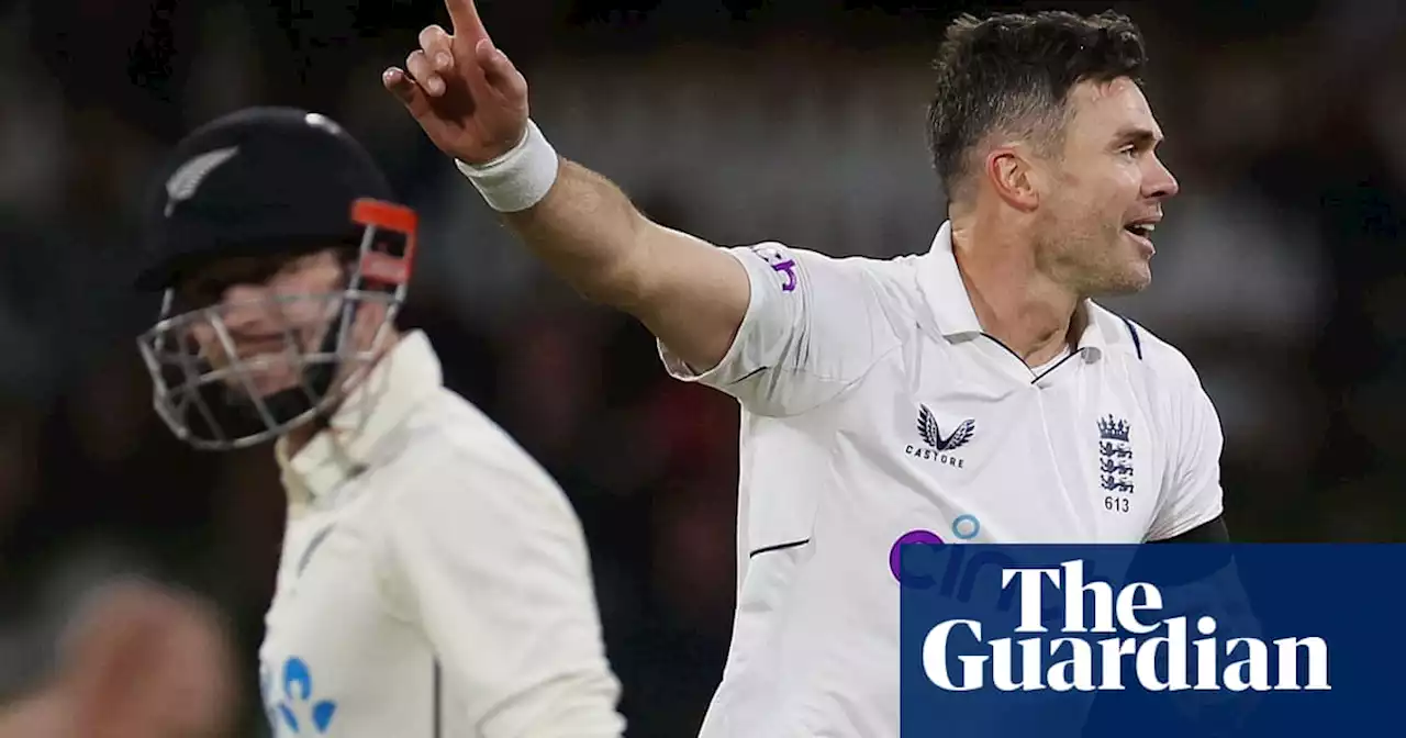 Anderson makes inroads after England’s bold declaration in New Zealand