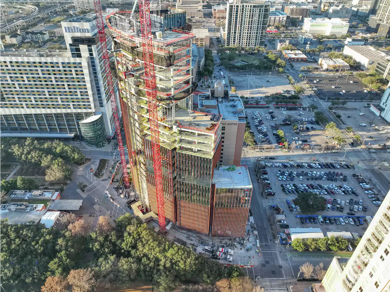 $225 million skyscraper hits key milestone near Discovery Green in downtown Houston