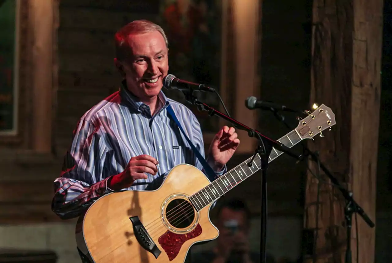 Al Stewart: Of Zodiac Cats, Succulent Grapes and the Genius of Chuck Berry