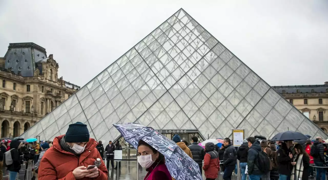 Sangiuliano in Francia: «Restituzione dei reperti esportati illegalmente». Il ministro incontra la direttrice del Louvre