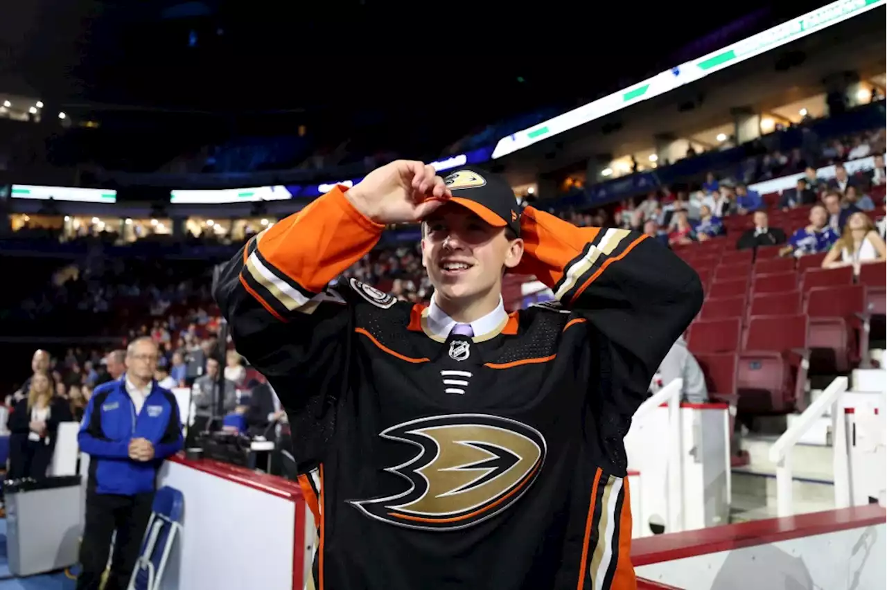 Ducks draft pick Henry Thrun opting for free agency