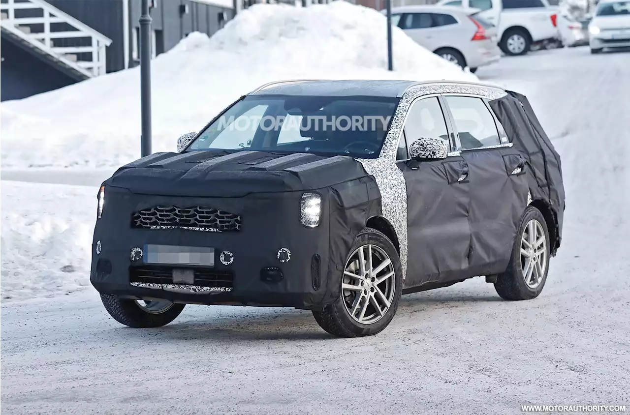 2024 Kia Sorento spy shots