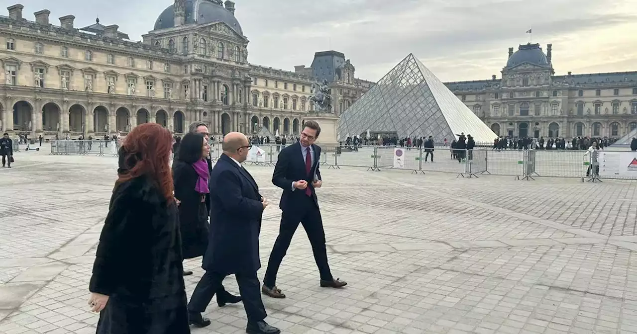 Il ministro della Cultura al Louvre ha affrontato il nodo della restituzione dei beni trafugati