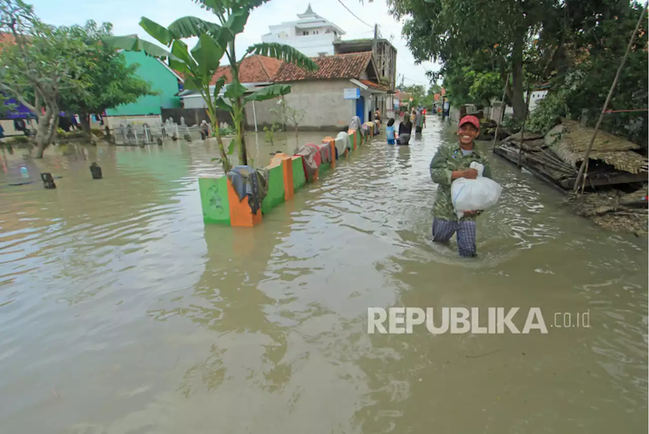 Cuaca Ekstrim Timbulkan Banjir di Cirebon |Republika Online