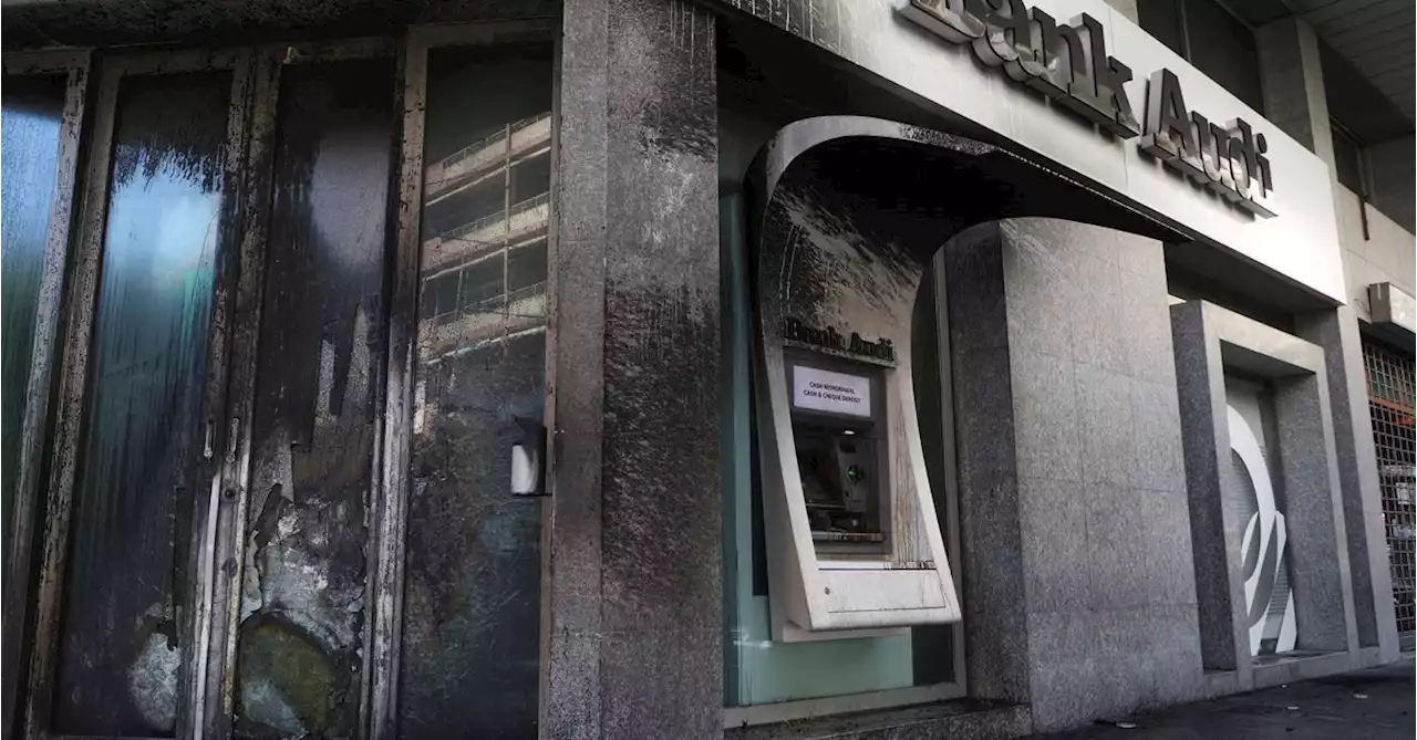 Lebanese depositors smash up, burn Beirut banks