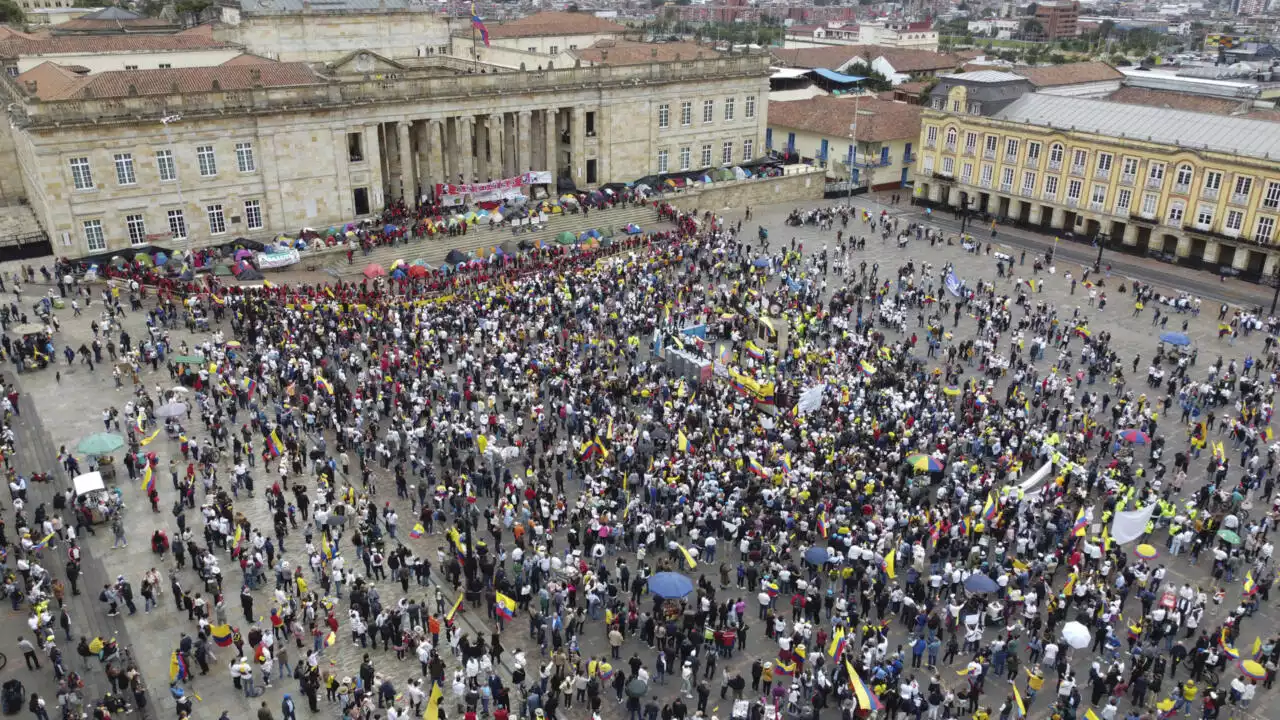 À la Une: manifestations en Colombie contre la réforme du système de santé